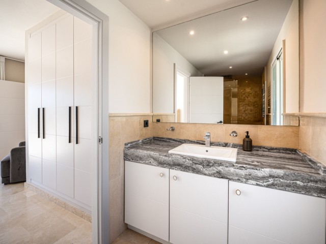 Villa con 6 Dormitorios  en Nueva Andalucía