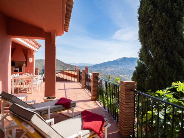 4 Soveroms Villa i Elviria