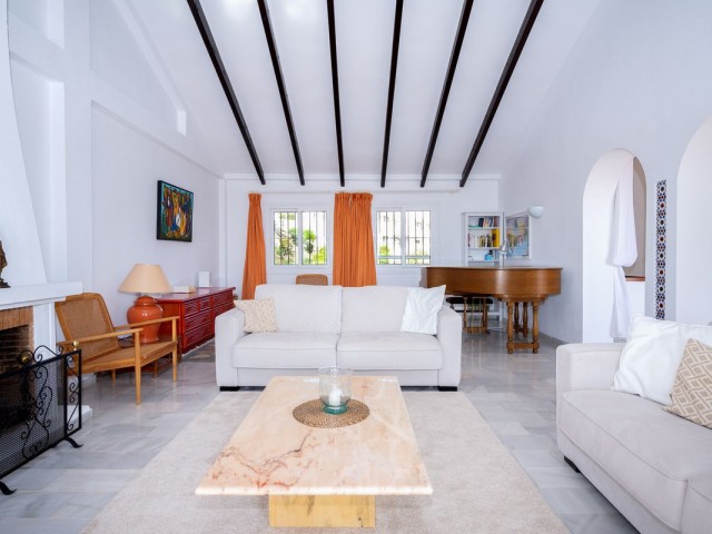 4 Soveroms Villa i Elviria
