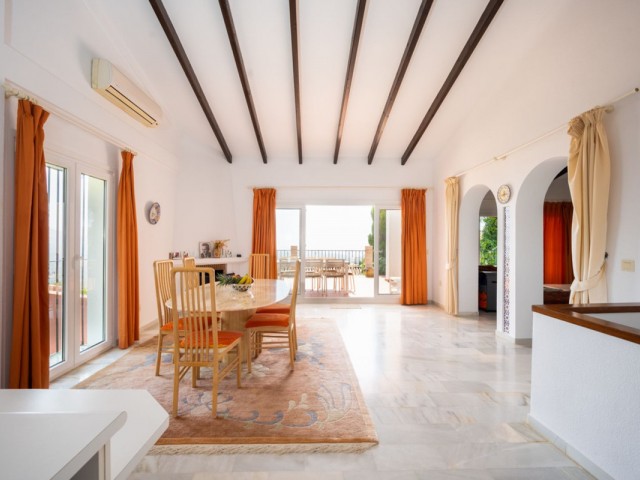 4 Soveroms Villa i Elviria