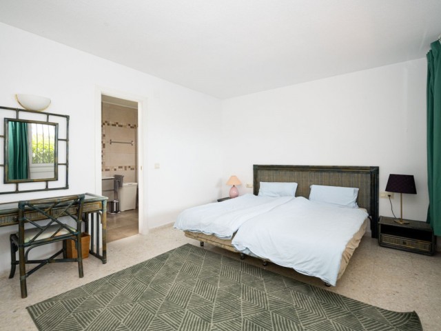 4 Soveroms Villa i Elviria