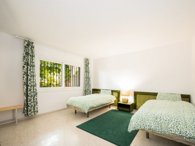 4 Soveroms Villa i Elviria