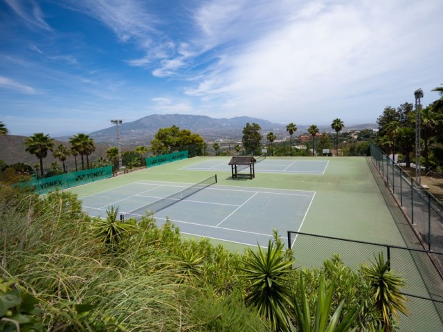 4 Soveroms Villa i Elviria