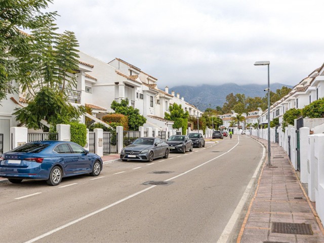 Maison mitoyenne avec 2 Chambres  à Nueva Andalucía