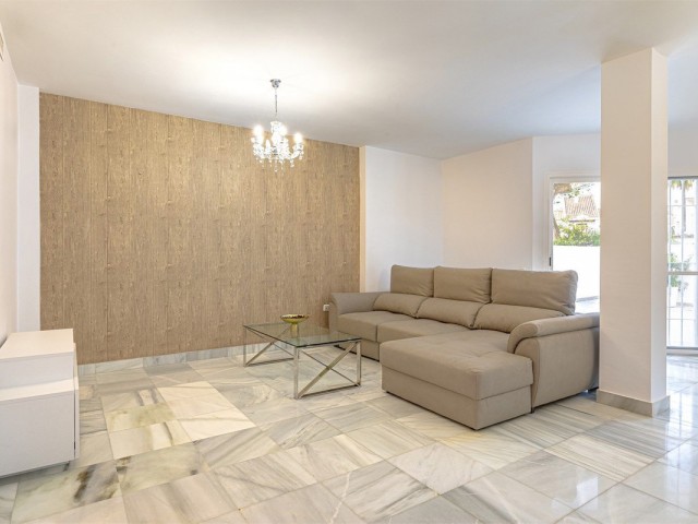 Maison mitoyenne avec 2 Chambres  à Nueva Andalucía