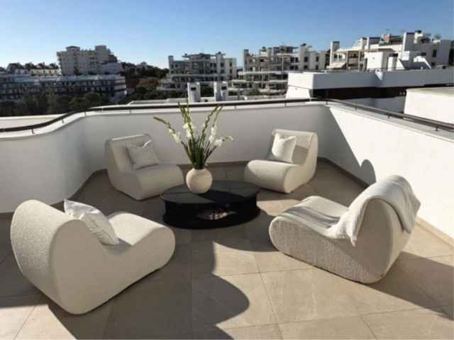 Appartement avec 3 Chambres  à Estepona