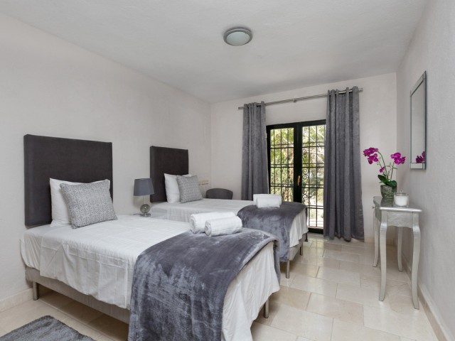 12 Bedrooms Villa in Benahavís