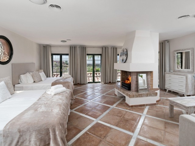 12 Bedrooms Villa in Benahavís