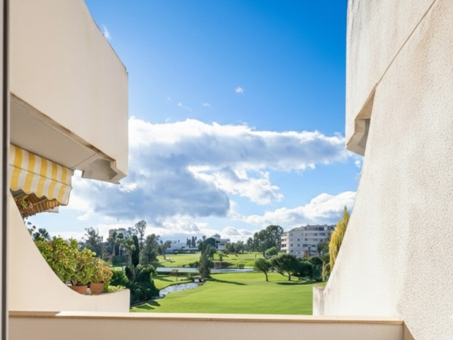 2 Bedrooms Apartment in Guadalmina Alta