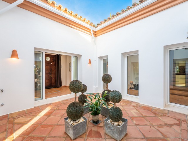 6 Soveroms Villa i Sotogrande
