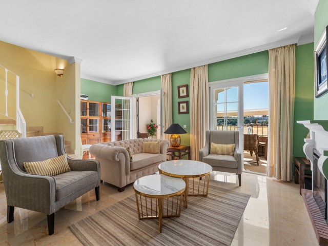 Maison mitoyenne avec 3 Chambres  à Nueva Andalucía