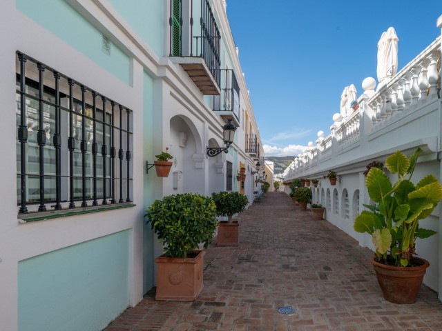 Maison mitoyenne avec 3 Chambres  à Nueva Andalucía
