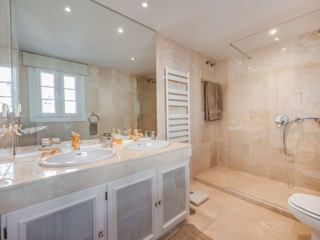 Maison mitoyenne avec 3 Chambres  à Nueva Andalucía