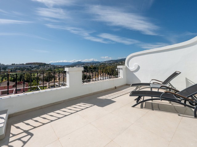 Maison mitoyenne avec 3 Chambres  à Nueva Andalucía