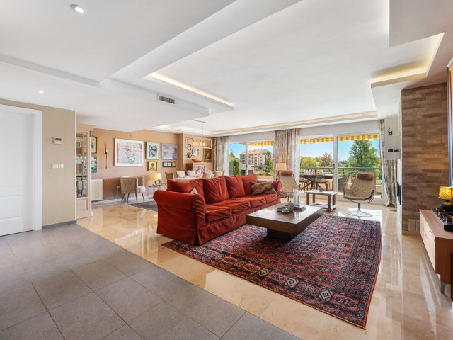 4 Bedrooms Apartment in Guadalmina Alta