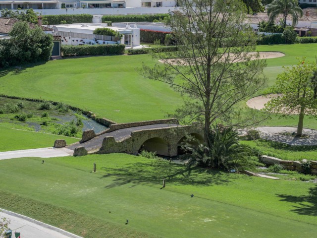 4 Bedrooms Apartment in Guadalmina Alta