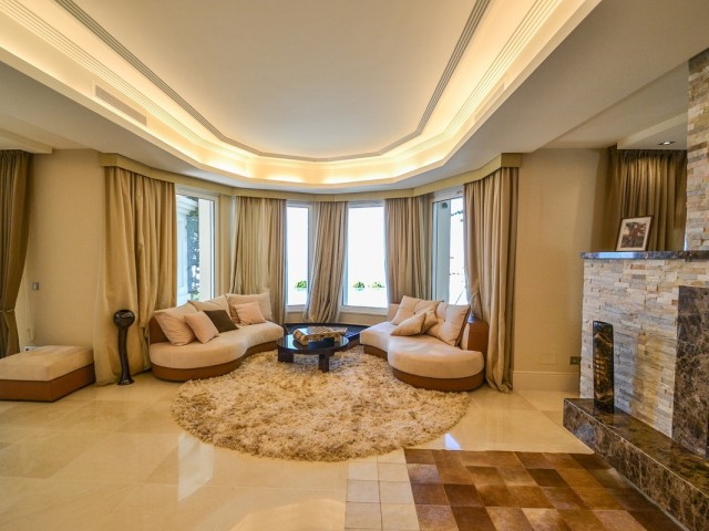 5 Schlafzimmer Villa in Altos de los Monteros