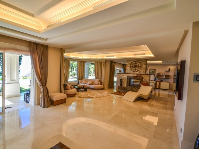 5 Schlafzimmer Villa in Altos de los Monteros