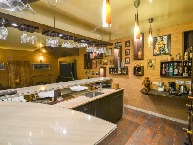 5 Schlafzimmer Villa in Altos de los Monteros