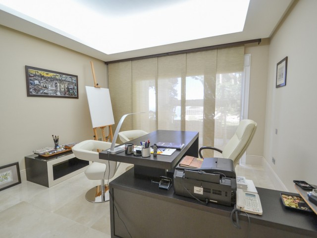 5 Schlafzimmer Villa in Altos de los Monteros