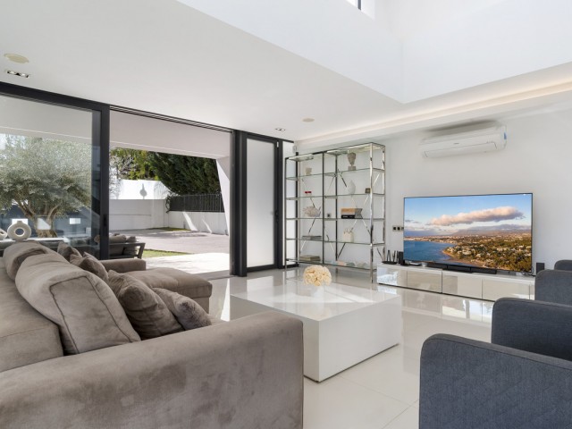 Villa con 5 Dormitorios  en Nueva Andalucía
