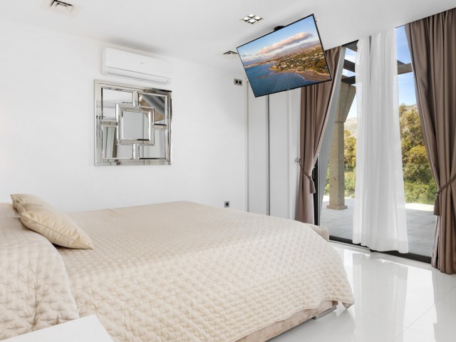 Villa con 5 Dormitorios  en Nueva Andalucía