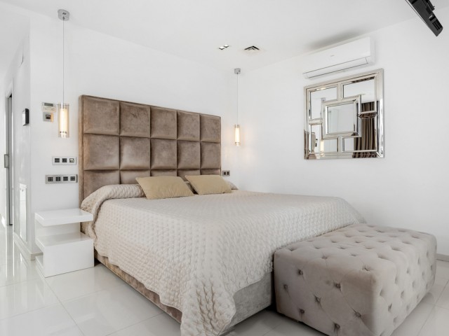 Villa con 5 Dormitorios  en Nueva Andalucía