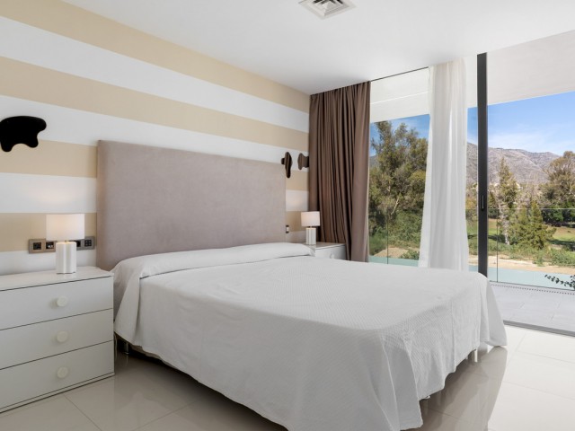 Villa con 5 Dormitorios  en Nueva Andalucía