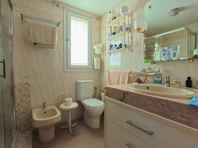Apartment, La Carihuela, R5350096