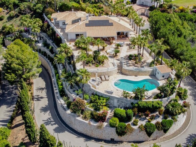 Villa avec 4 Chambres  à Valtocado