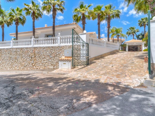 Villa avec 4 Chambres  à Valtocado