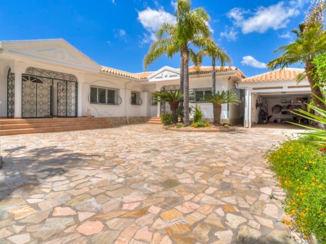 Villa avec 4 Chambres  à Valtocado