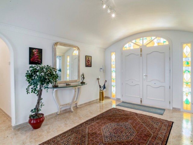 Villa avec 4 Chambres  à Valtocado