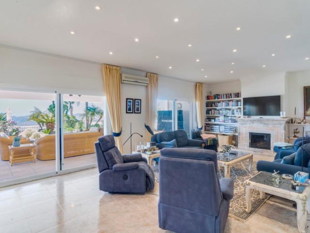 Villa avec 4 Chambres  à Valtocado
