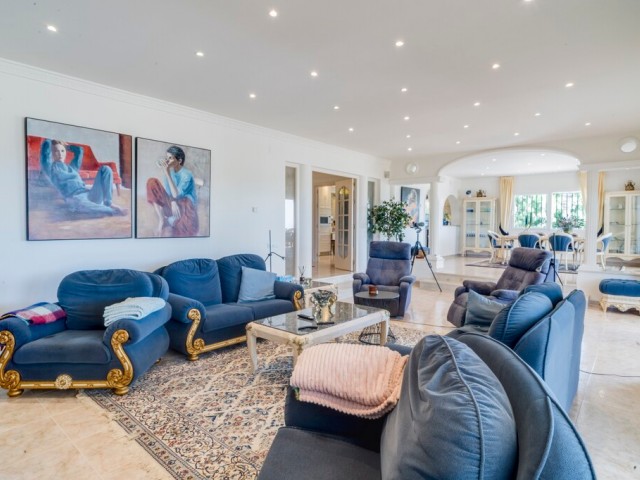 Villa avec 4 Chambres  à Valtocado