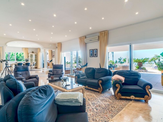 Villa avec 4 Chambres  à Valtocado
