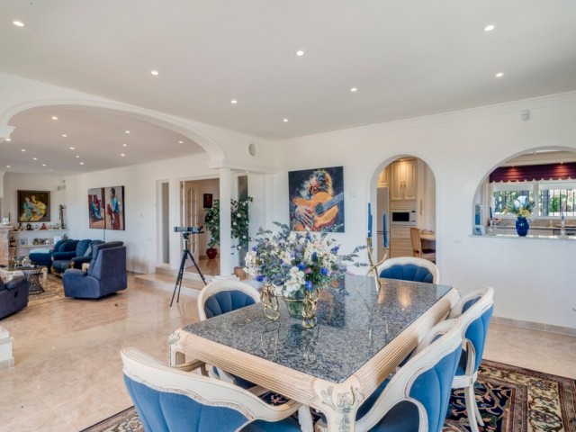 Villa avec 4 Chambres  à Valtocado