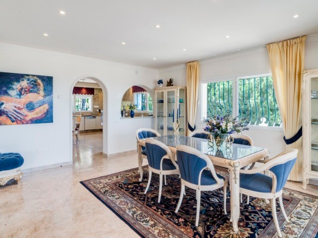 Villa avec 4 Chambres  à Valtocado