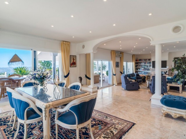 Villa avec 4 Chambres  à Valtocado