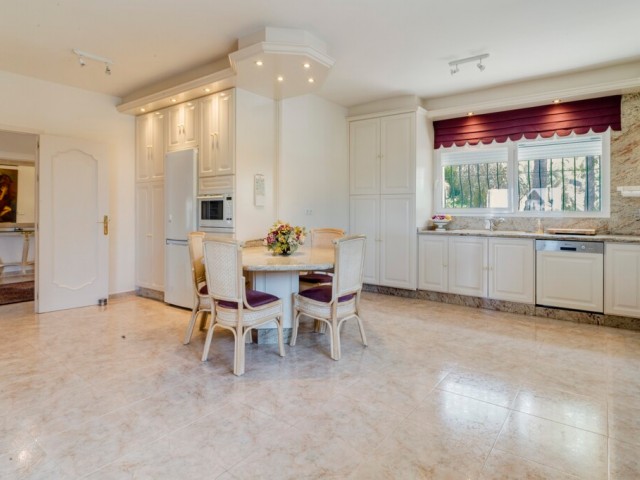 Villa avec 4 Chambres  à Valtocado