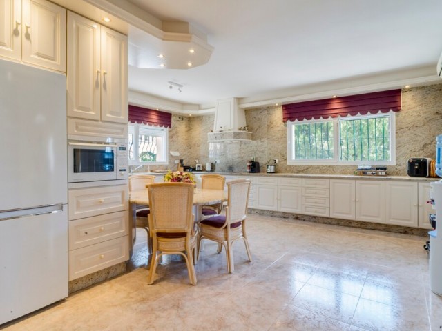 Villa avec 4 Chambres  à Valtocado