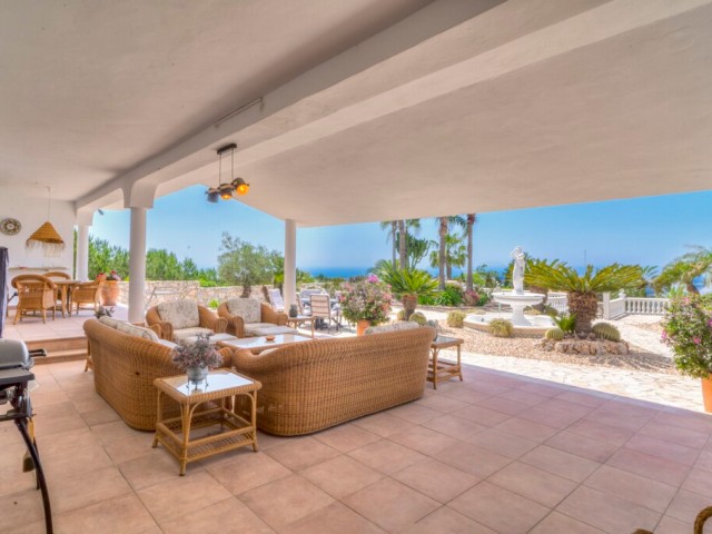Villa avec 4 Chambres  à Valtocado