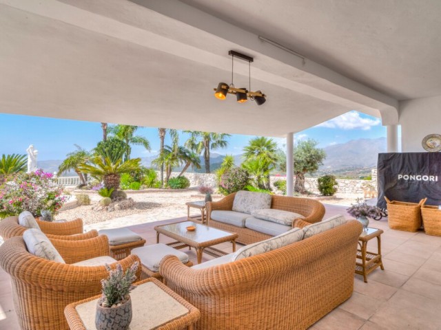Villa avec 4 Chambres  à Valtocado