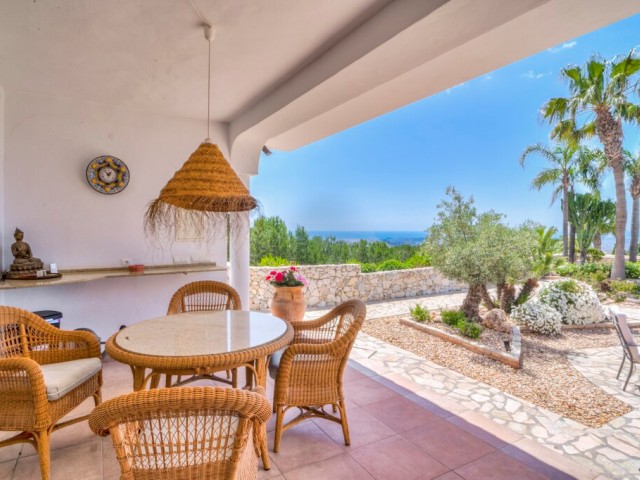 Villa avec 4 Chambres  à Valtocado