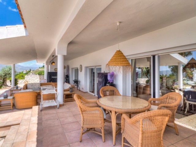 Villa avec 4 Chambres  à Valtocado