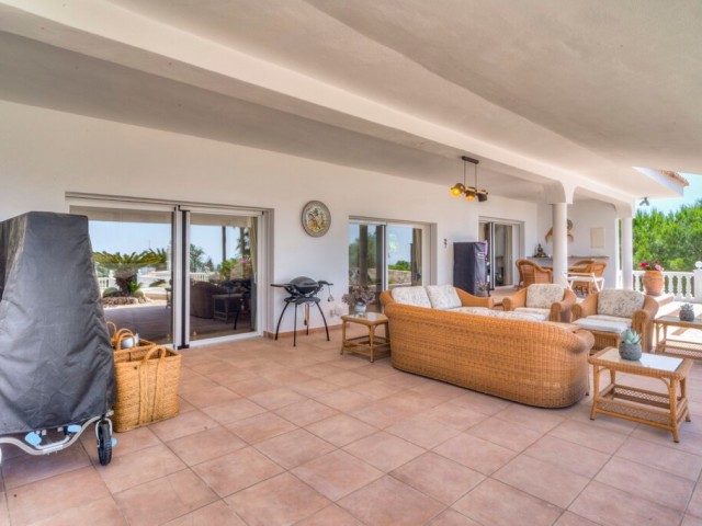 Villa avec 4 Chambres  à Valtocado