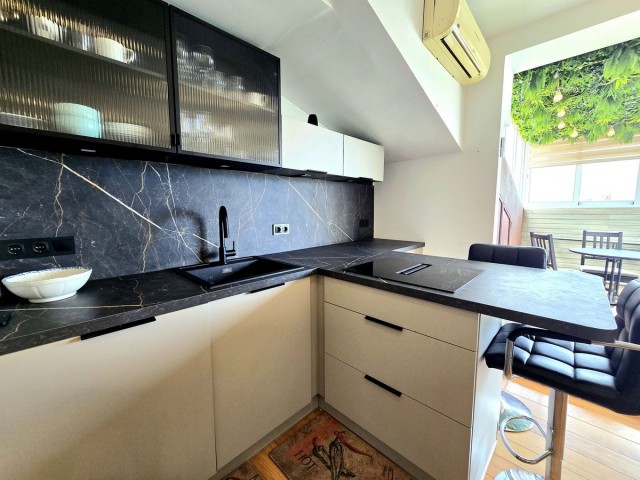 Penthouse, The Golden Mile, R5378989