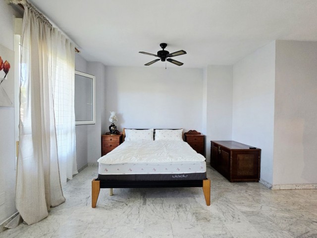 Appartement avec 3 Chambres  à Nueva Andalucía