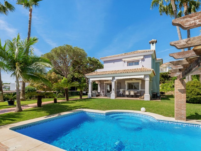 3 Soveroms Villa i Estepona