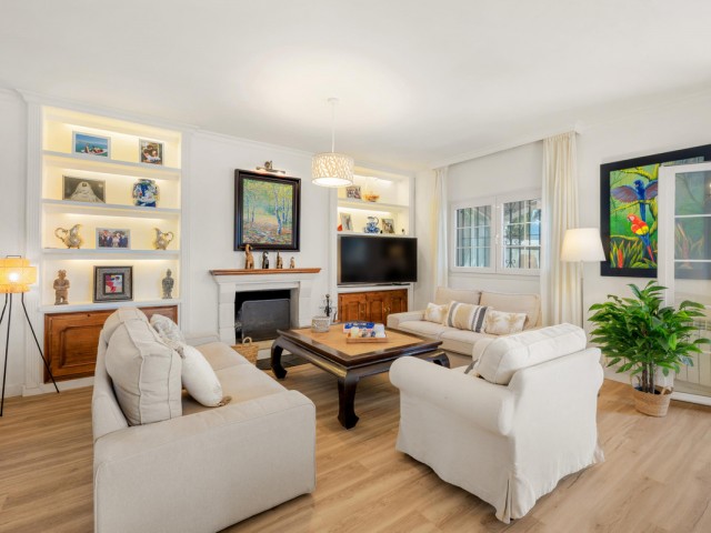 3 Soveroms Villa i Estepona